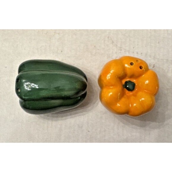 Vintage Fitz and Floyd Sweet Peppers Salt and Pepper  2.25" Tall W/Stoppers - Picture 3 of 4